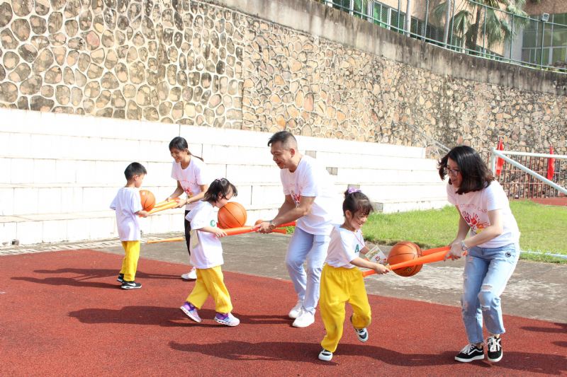 大手拉小手 欢乐亲子情